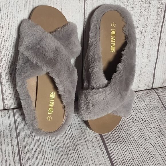 DREAM PAIRS Comfy Fuzzy Slide Slippers NWOT Grey Women's Size 7 - Picture 10 of 14
